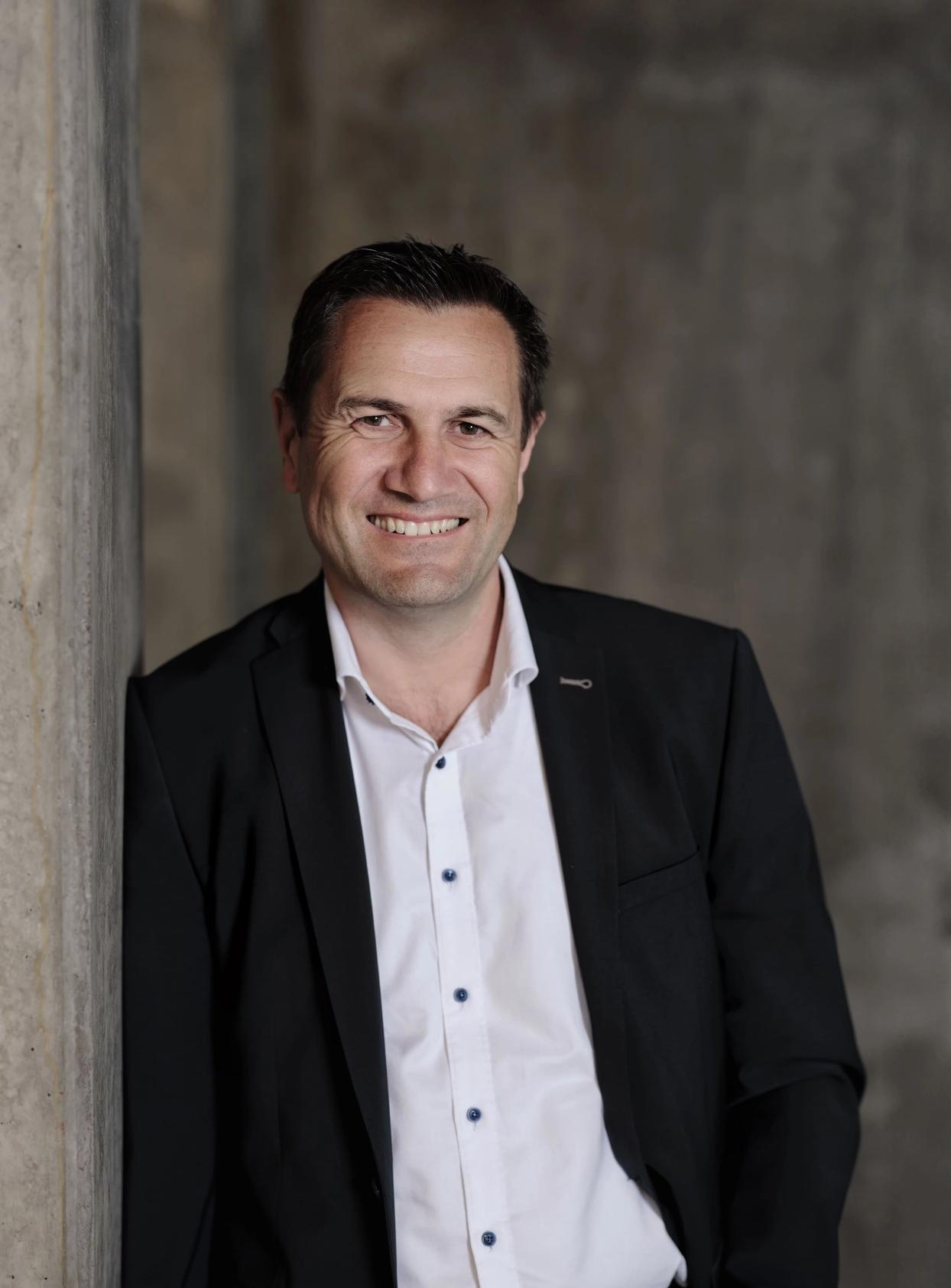 A portrait photo of Wolfgang Gemmel of Helsing